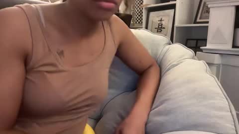 Tatianna Marie online show from 11/22/25, 10:42