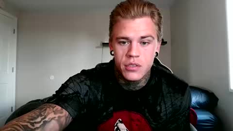 Snapshot of tatteddaddy9000 chatting on 09/26/25, 04:11 D-Man online show from 09/26/25, 04:11