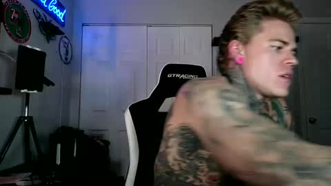 Snapshot of tatteddaddy9000 chatting on 10/02/25, 01:01 D-Man online show from 10/02/25, 01:01