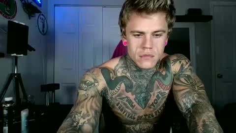 Snapshot of tatteddaddy9000 chatting on 10/03/25, 05:04 D-Man online show from 10/03/25, 05:04