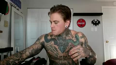 Snapshot of tatteddaddy9000 chatting on 10/09/25, 01:20 D-Man online show from 10/09/25, 01:20