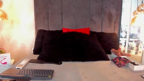 Snapshot of tattofoxx__ chatting on 12/05/25, 12:47 Tatto Fox online show from 12/05/25, 12:47