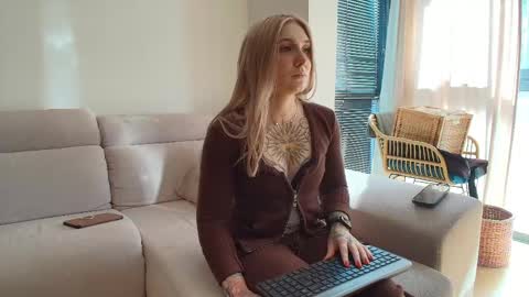 Snapshot of tattoobbgirl chatting on 05/14/26, 03:19 tattoobbgirl online show from 05/14/26, 03:19