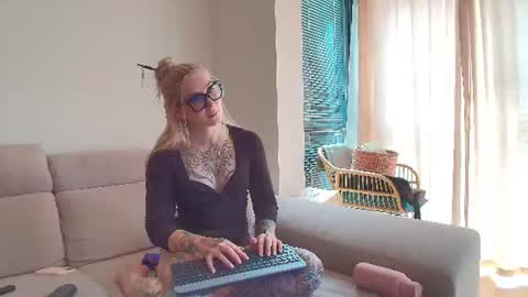 Snapshot of tattoobbgirl chatting on 06/10/26, 02:16 tattoobbgirl online show from 06/10/26, 02:16