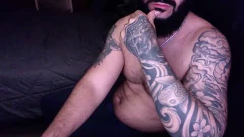 Snapshot of tattooedandbearded22 chatting on 10/26/25, 05:02 tattooedandbearded22 online show from 10/26/25, 05:02