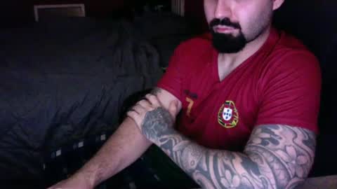 Snapshot of tattooedandbearded22 chatting on 07/05/26, 04:19 tattooedandbearded22 online show from 07/05/26, 04:19