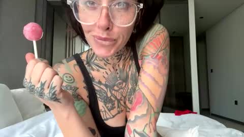 Snapshot of tattooedlucy_ chatting on 01/14/26, 11:49 tattooedlucy_ online show from 01/14/26, 11:49