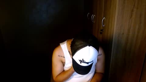 Snapshot of tattooguy1209 chatting on 11/05/25, 02:50 zareen online show from 11/05/25, 02:50