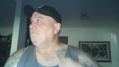 Snapshot of tattzsexy chatting on 12/17/25, 10:27 tattzsexy online show from 12/17/25, 10:27