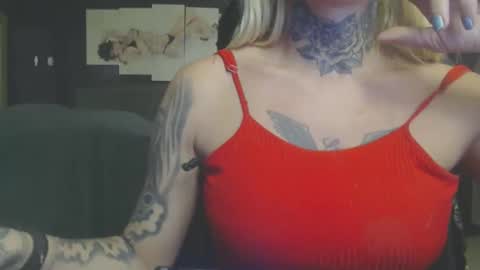 Snapshot of tatuada_safada chatting on 06/08/26, 08:42 tatuada_safada online show from 06/08/26, 08:42