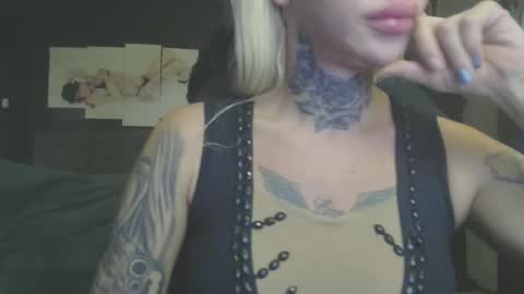 Snapshot of tatuada_safada chatting on 06/09/26, 08:59 tatuada_safada online show from 06/09/26, 08:59