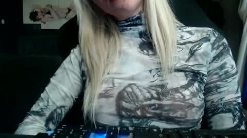 Snapshot of tatuada_safada chatting on 06/11/26, 07:23 tatuada_safada online show from 06/11/26, 07:23