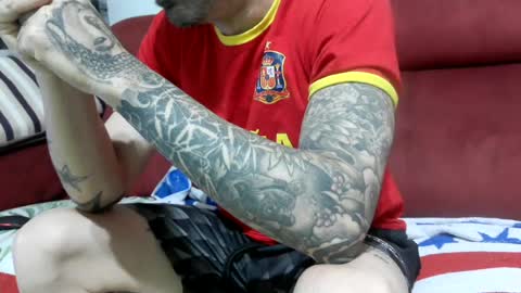 Snapshot of tatuadorhotxxx chatting on 07/06/26, 07:27 Tatuado20cm online show from 07/06/26, 07:27