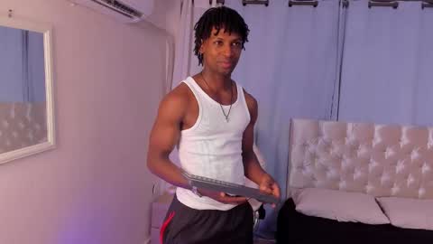 Snapshot of tau_montes chatting on 11/06/25, 12:33 tau_montes online show from 11/06/25, 12:33