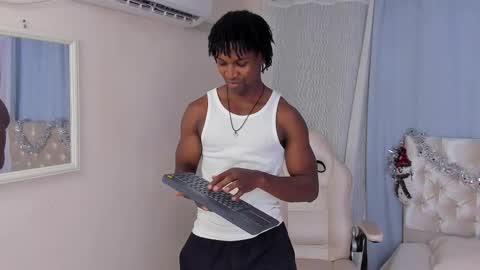 Snapshot of tau_montes chatting on 11/19/25, 04:34 tau_montes online show from 11/19/25, 04:34