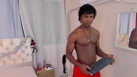 Snapshot of tau_montes chatting on 11/29/25, 05:10 tau_montes online show from 11/29/25, 05:10