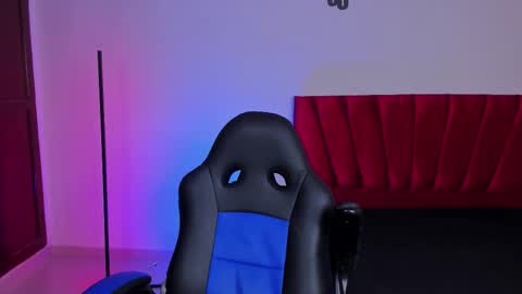 Snapshot of tau_montes chatting on 12/16/25, 01:27 tau_montes online show from 12/16/25, 01:27