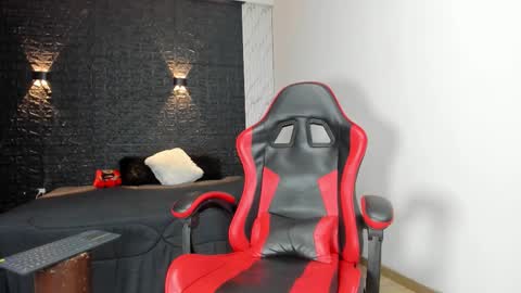 Snapshot of taurus_boy1 chatting on 03/12/26, 11:27 T A U R U S online show from 03/12/26, 11:27
