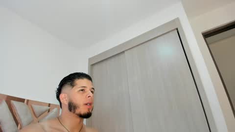 Snapshot of taurus_boy1 chatting on 04/09/26, 11:43 T A U R U S online show from 04/09/26, 11:43