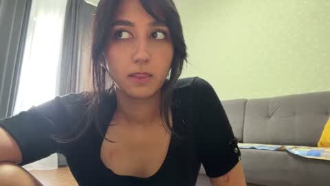 Snapshot of tawnyamartinek chatting on 06/27/26, 12:22 Riza online show from 06/27/26, 12:22