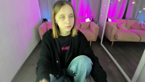 Snapshot of taya_grey chatting on 11/12/25, 01:00 Taya online show from 11/12/25, 01:00