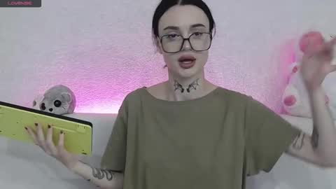 Taya online show from 11/17/25, 05:08