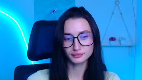 Snapshot of tayavibe chatting on 12/19/25, 12:23 Taya online show from 12/19/25, 12:23
