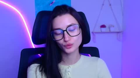 Snapshot of tayavibe chatting on 12/21/25, 06:31 Taya online show from 12/21/25, 06:31