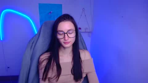 Snapshot of tayavibe chatting on 01/15/26, 06:29 Taya online show from 01/15/26, 06:29
