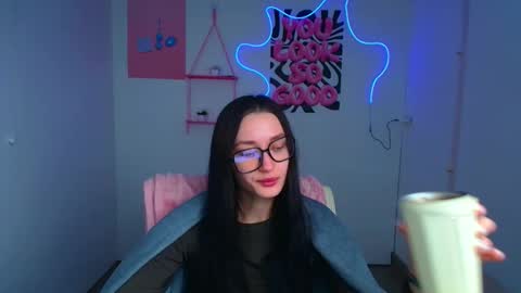 Snapshot of tayavibe chatting on 02/18/26, 06:20 Taya online show from 02/18/26, 06:20