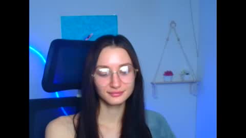Snapshot of tayavibe chatting on 02/20/26, 06:59 Taya online show from 02/20/26, 06:59