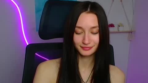 Snapshot of tayavibe chatting on 04/17/26, 07:17 Taya online show from 04/17/26, 07:17