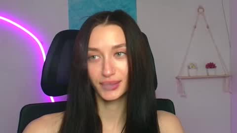 Snapshot of tayavibe chatting on 04/20/26, 05:43 Taya online show from 04/20/26, 05:43