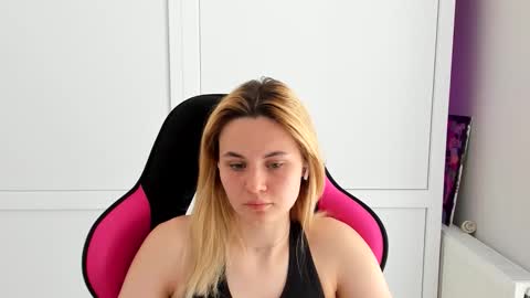 Snapshot of tayla_shy chatting on 05/27/26, 12:02 Tay online show from 05/27/26, 12:02