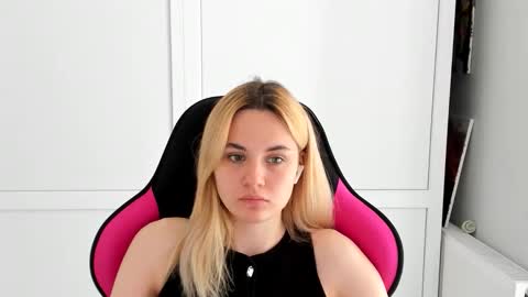Snapshot of tayla_shy chatting on 05/30/26, 10:12 Tay online show from 05/30/26, 10:12