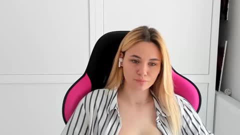 Snapshot of tayla_shy chatting on 06/09/26, 12:28 Tay online show from 06/09/26, 12:28