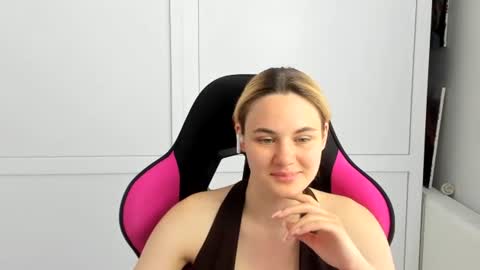 Snapshot of tayla_shy chatting on 06/14/26, 12:40 Tay online show from 06/14/26, 12:40