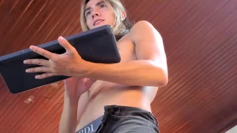 Snapshot of tayler_swift1 chatting on 12/03/24, 11:33 tayler_swift1 online show from 12/03/24, 11:33