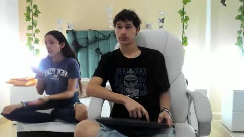 Snapshot of taylor_and_exidt chatting on 10/16/25, 12:39 taylor and exidt online show from 10/16/25, 12:39