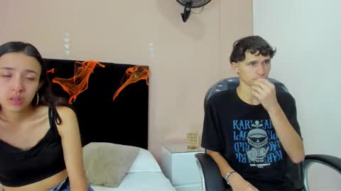 Snapshot of taylor_and_exidt chatting on 10/21/25, 01:01 taylor and exidt online show from 10/21/25, 01:01