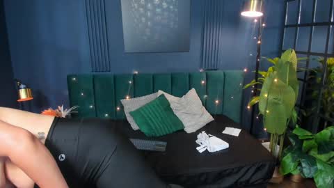 Taylor Bennet online show from 12/29/24, 12:30