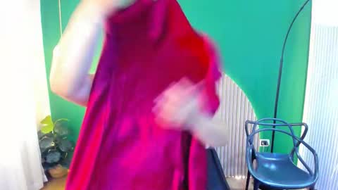 Snapshot of taylor_bennet chatting on 11/15/25, 11:40 Taylor Bennet online show from 11/15/25, 11:40