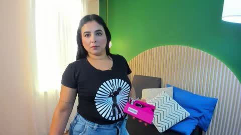 Snapshot of taylor_bennet chatting on 11/20/25, 11:43 Taylor Bennet online show from 11/20/25, 11:43