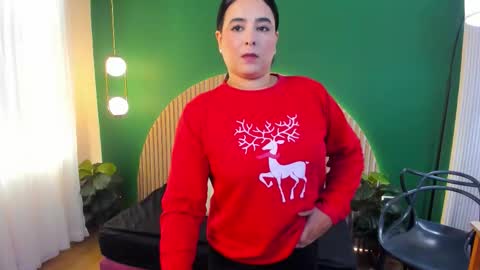 Snapshot of taylor_bennet chatting on 12/14/25, 11:37 Taylor Bennet online show from 12/14/25, 11:37