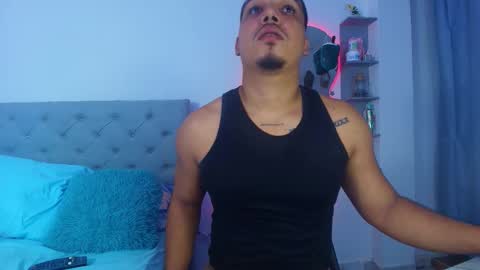 Snapshot of taylor_collins_2 chatting on 10/02/25, 05:25 taylor_collins_2 online show from 10/02/25, 05:25