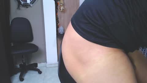 Snapshot of taylor_collins_2 chatting on 10/29/25, 05:25 taylor_collins_2 online show from 10/29/25, 05:25