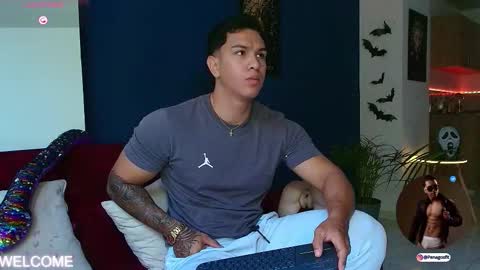 Snapshot of taylor_johnn chatting on 10/31/25, 02:40 Penagos zz online show from 10/31/25, 02:40