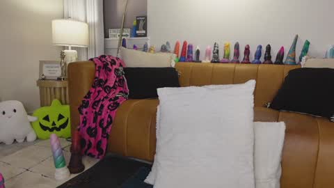 Taylor --  online show from 10/05/25, 10:13