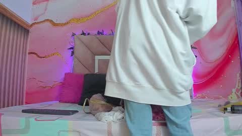 Oriana online show from 12/04/25, 10:57