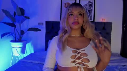 Taylor  online show from 11/12/25, 03:29